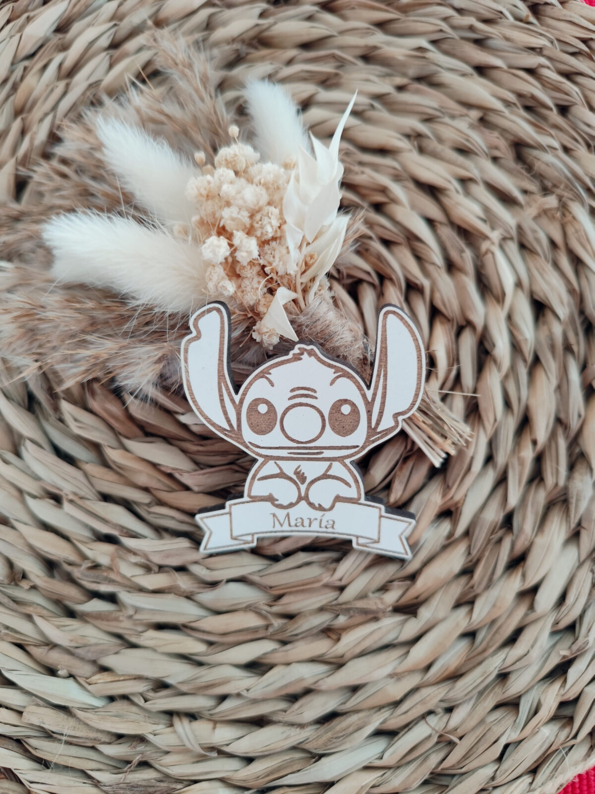 Marcasitios de Stitch personalizados en madera
